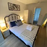 Fully Equipped 2 Bed Flat On Old Compton St!