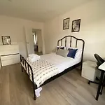 Fully Equipped 2 Bed Flat On Old Compton St!