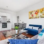 Wimbledon Two Bedroom Luxury Stays - Central London