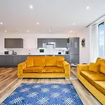 Central Luxury 2 Bed Apartment