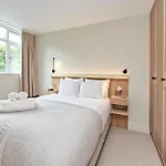 Luxury Designer Flat In Putney By Underthedoormat