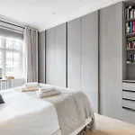 Architectural Triplex House In Heart Of Chelsea