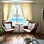 Super Central Beautiful Three Bedroom