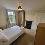 Spacious Central 5 Bedroom House By Tube Station