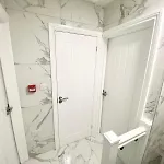 The Royal Boutique Regent Lodge By London , Sleep 8