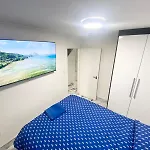 The Royal Boutique Regent Lodge By London , Sleep 8