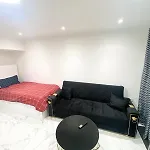 The Royal Boutique Regent Lodge By London , Sleep 8