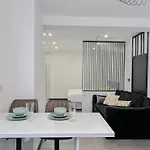Cosy Modern Studio