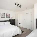 Camberwell Apartment - Stylish 4 Bed