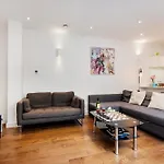 Vibrant 2Br Retreat In Baker Street