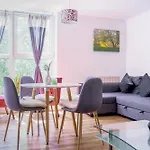 Spacious 2Bd 2Baths Apartment In Central London