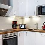 Awesome Leicester Sq! Fashion Flat For Theatre Families And Happy Friends