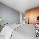 Central London Spectacular Riverview Two Bedroom Luxury Designer Apartment-Ac-Parking-Wifi-2 Bathrooms