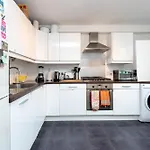 Battersea 2 Bedroom Flat