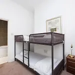 Premium Apartments Over Looking Canary Wharf Towers