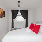 Spacious And Modern Apartment In Pimlico