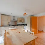 Spacious 2 Bedroom Apartment Near White City