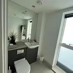Spacious & Family Friendly 3Bd House - Stratford