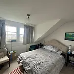 Top Floor 1Bd Flat With Balcony - Ladbroke Grove
