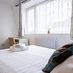 London Docklands Near Excel And London City Airport 2 Double Ensuites For Up To 4 People
