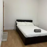 Cozy Flat In London