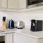 Penthousestays Wimbledon - Chic 2 Bedroom King Bed Apartment With Balcony - 2 Mins From Wimbledon Tennis Club And Museum - Aeltc