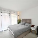 Stylish 2-Bed Flat Next To Tower Of London