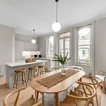 Luxury 3 Bed Apartment With Balcony In Kensington Olympia