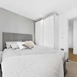 Luxury Modern Flat In Central London