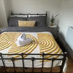 Charming 1-Bed Apartment In London