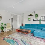 Riverside Retreat In Putney