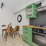 Riverside Retreat In Putney