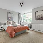 Riverside Retreat In Putney