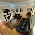 Stunning -3 Double Bedroom Cozy Flat In Heart Of London