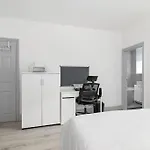 One Bed Flat In Chiswick