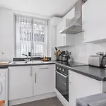One Bed Flat In Chiswick