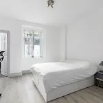 One Bed Flat In Chiswick
