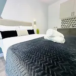 London Sw18 Top Studios Great Location Perfect For Tourist