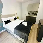London Sw18 Top Studios Great Location Perfect For Tourist