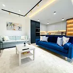 Lavish 2 Bedroom Flat With Private Balcony In Clerkenwell, Barbican