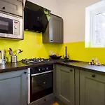 Stylish Hyde Park Gem