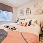 Bright 1-Bed Flat Near Fulham Broadway Station With Free Wifi And Netflix