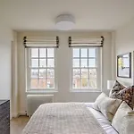 Mayfair Central Sleeps 6 People