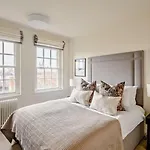 Mayfair Central Sleeps 6 People