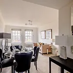 Mayfair Central Sleeps 6 People