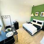 London City Center Top Studios Next To Westfield Shopping & Attractions