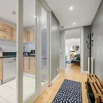 Exclusive & Comfortable Home By Old Street Station