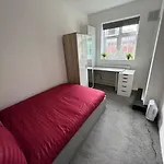 Lovely 3-Bed 20 Mins To Central London