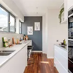 Penthouse Filip In London