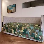Charming Designer 1 Bed - Check Profile